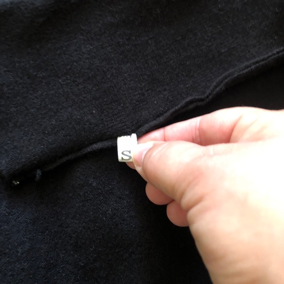 Black soft comfy boatneck sweater size small - Picture 9 of 9